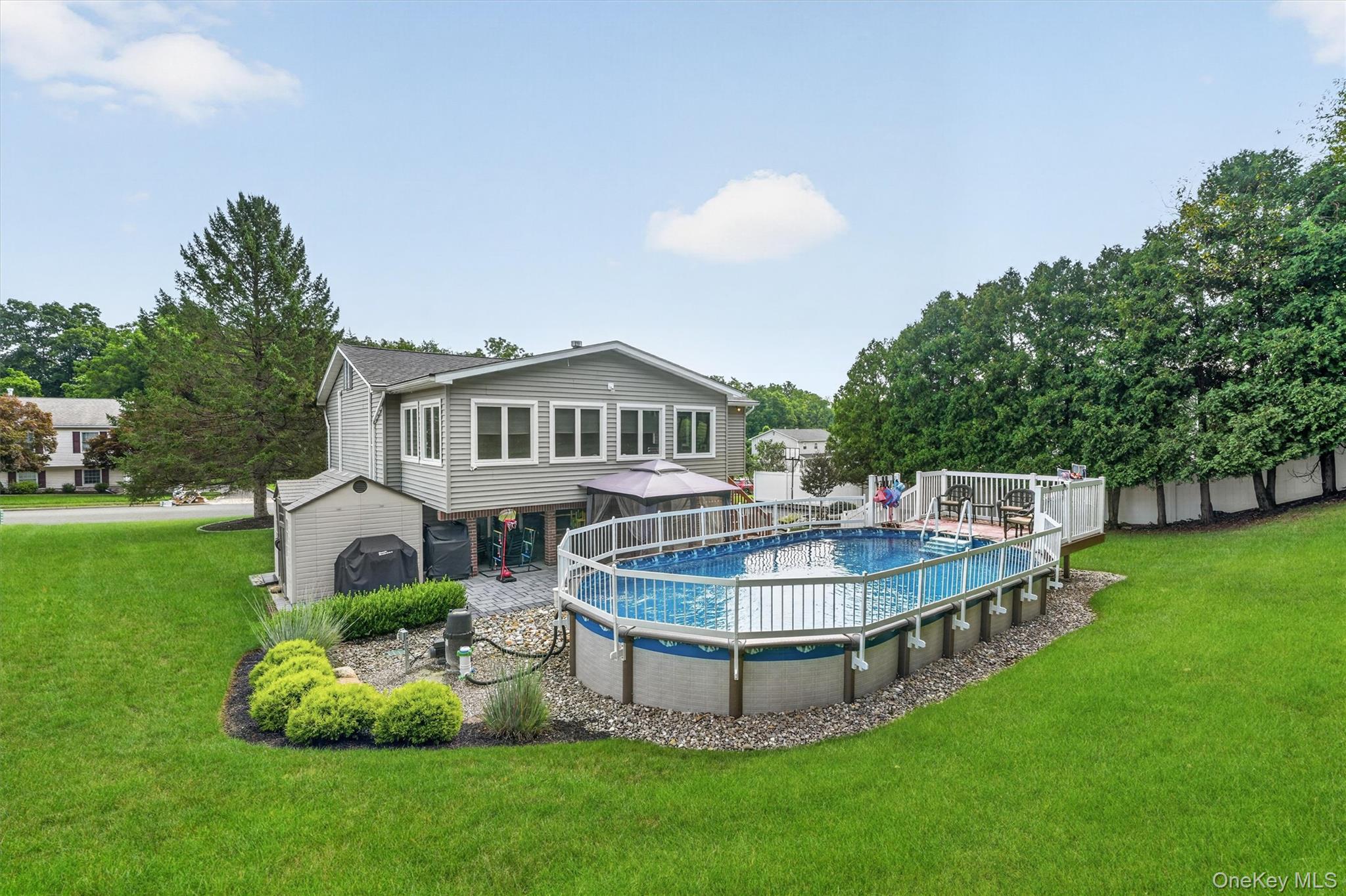 10 Pine Drive — photo