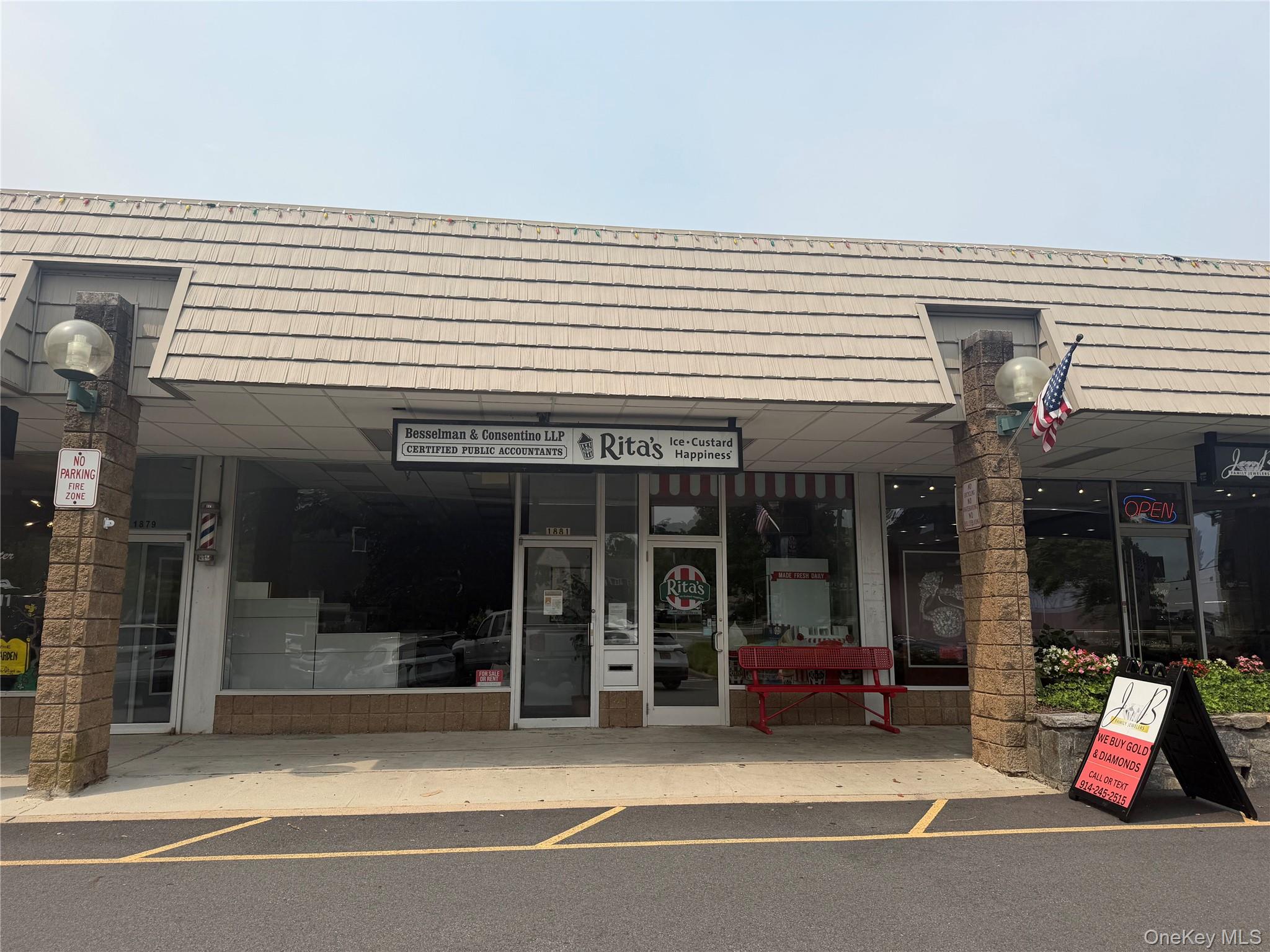 1881 Commerce Street — photo