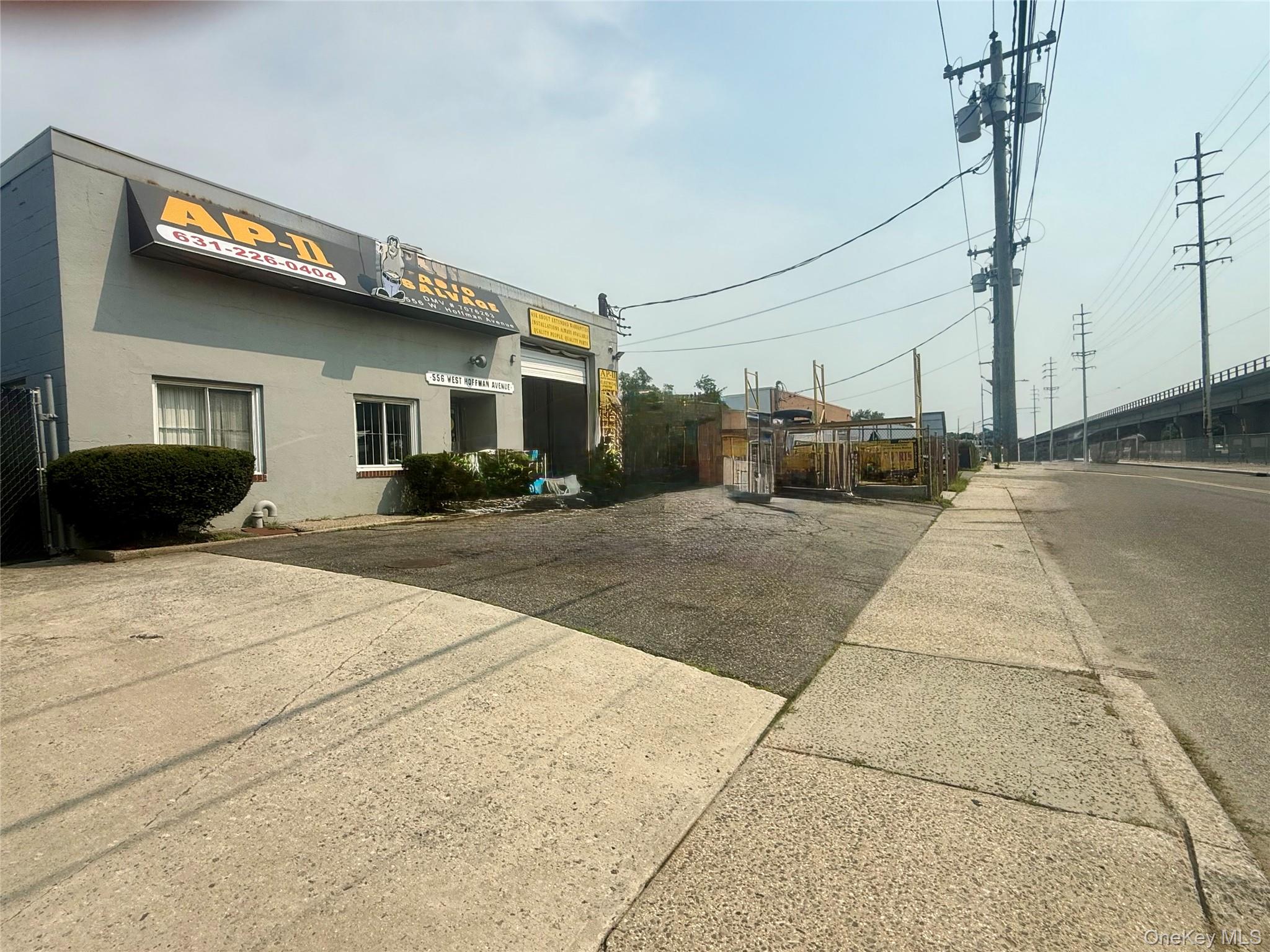 556 W Hoffman Avenue — photo