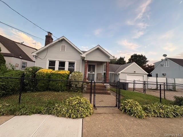1435 Alpha Street — photo