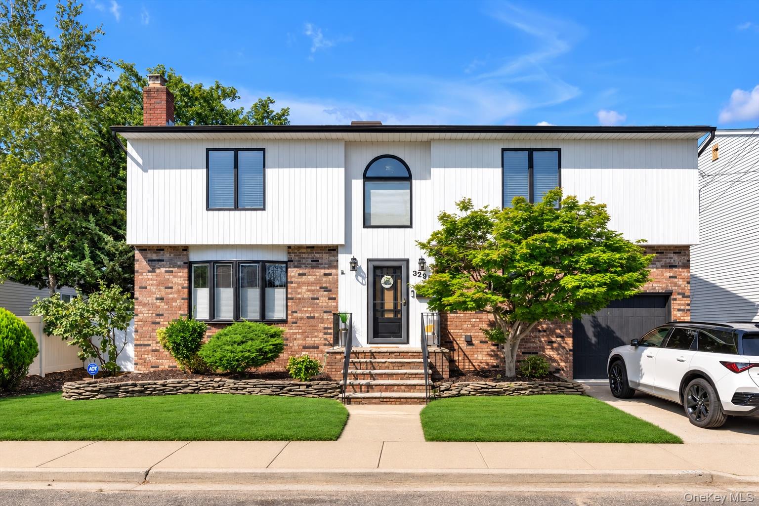 3290 Parkway Drive — photo