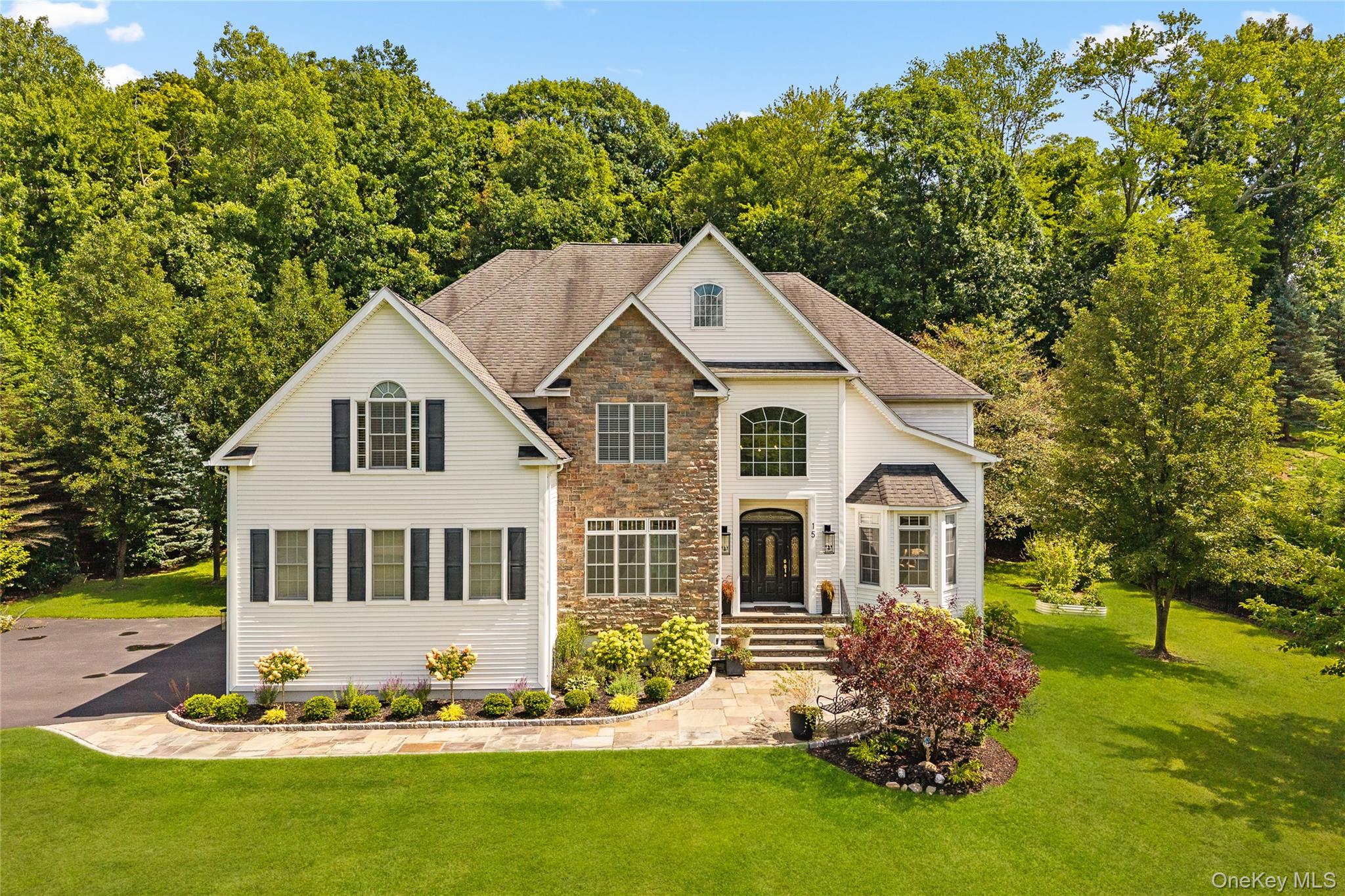 15 W Barrett Hill Road — photo