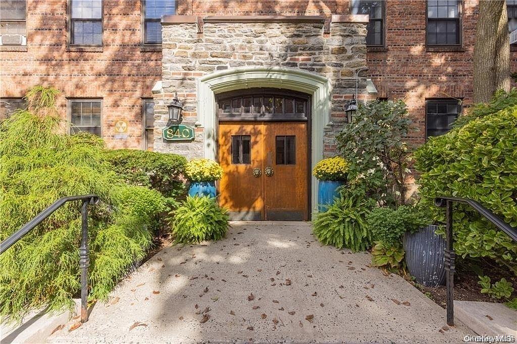 840 Bronx River Road 3B — photo