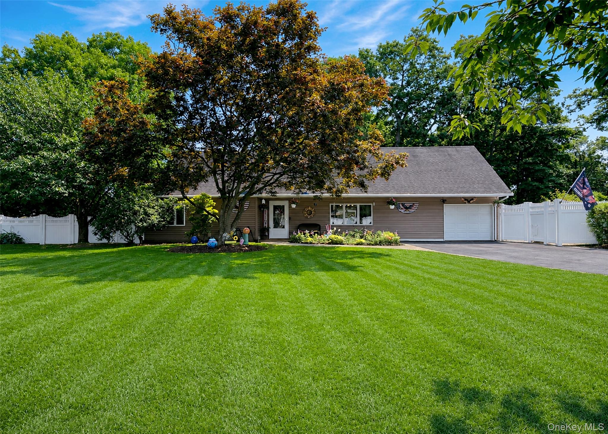 4 Halfcircle Drive — photo