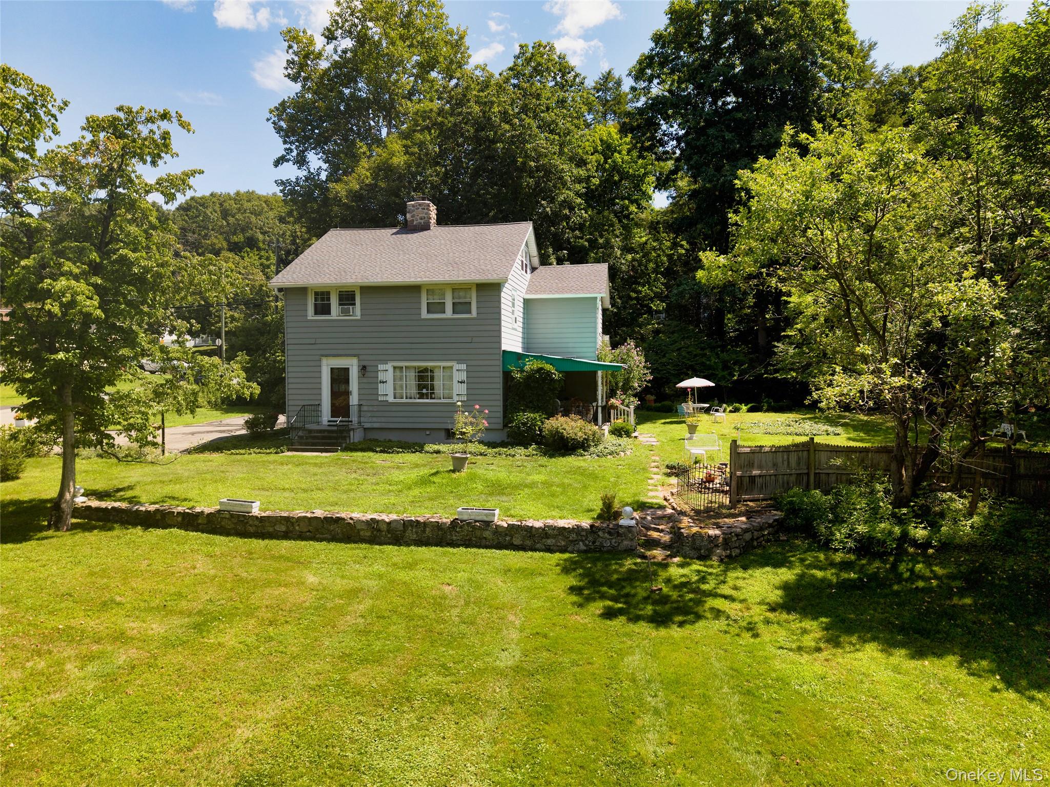 6 Laurel Road — photo