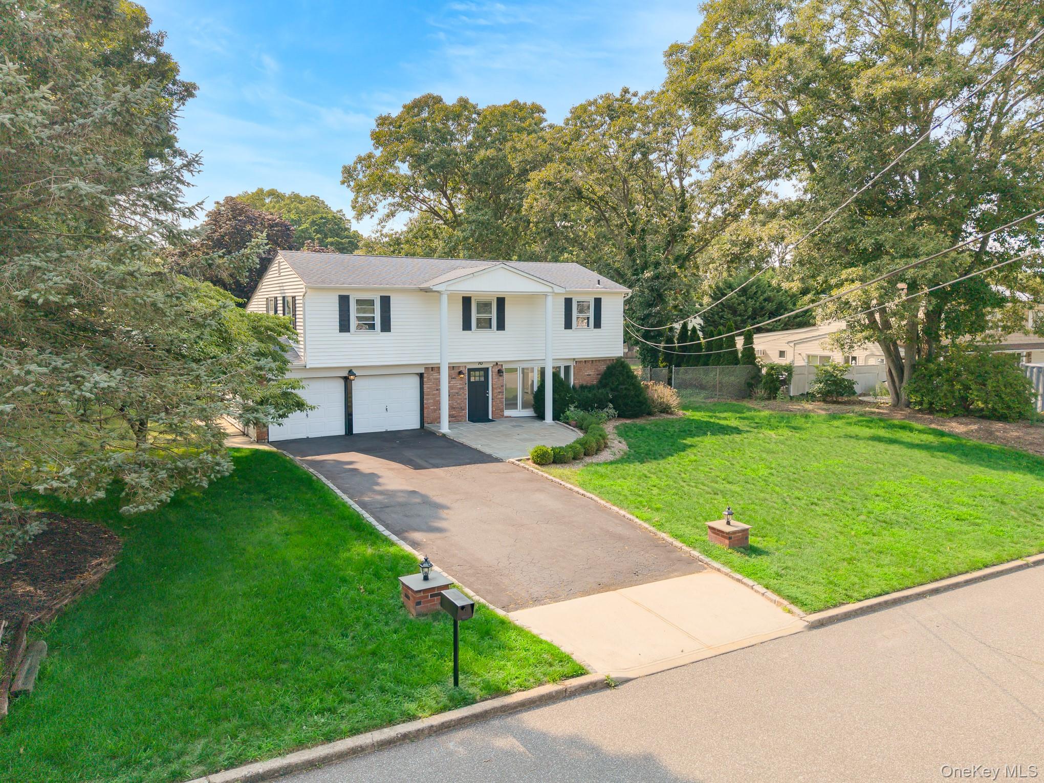 70 Woodview Lane — photo