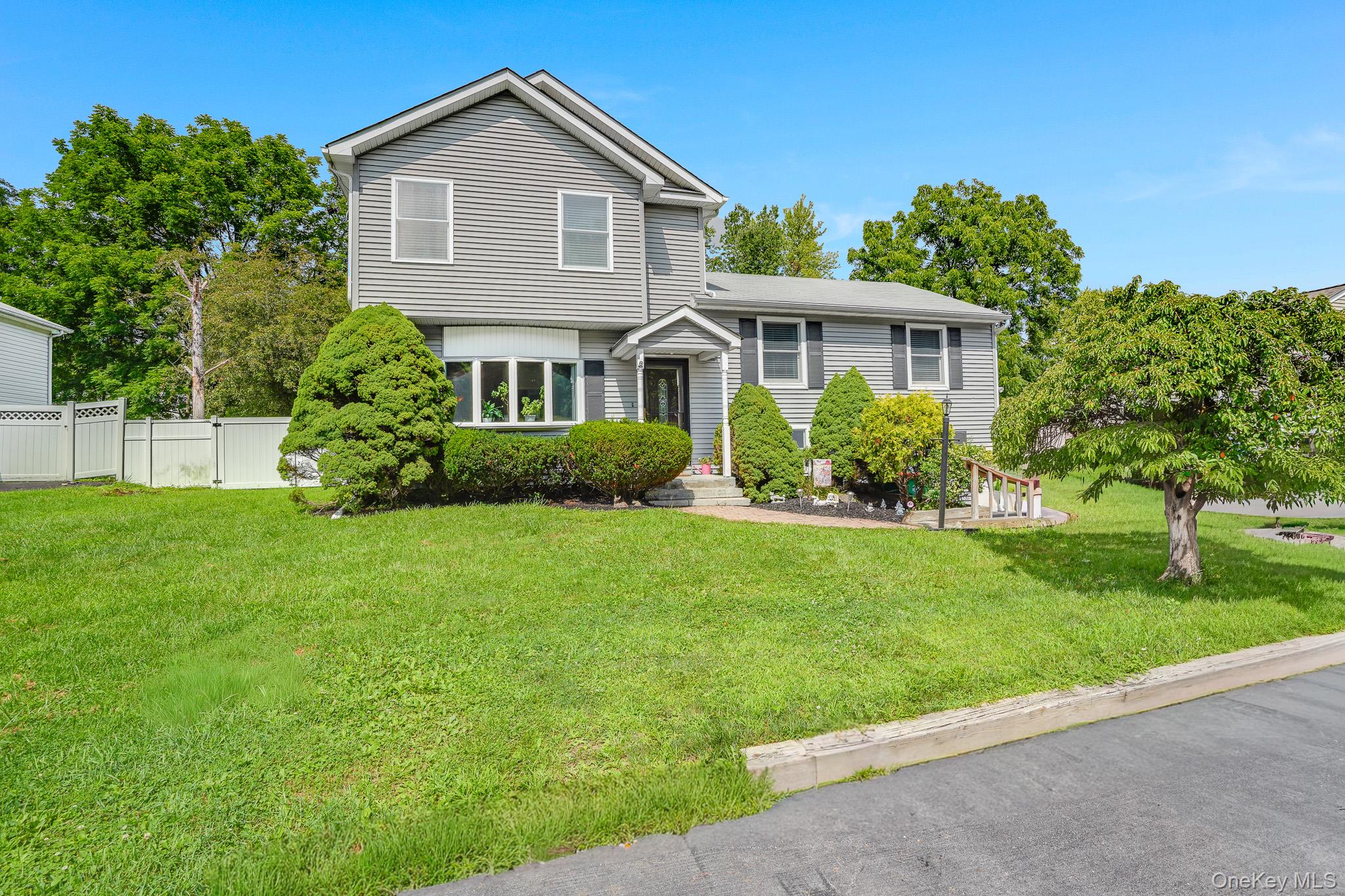 8 Hampton Road, Poughkeepsie (Town), NY 12603 — photo 2