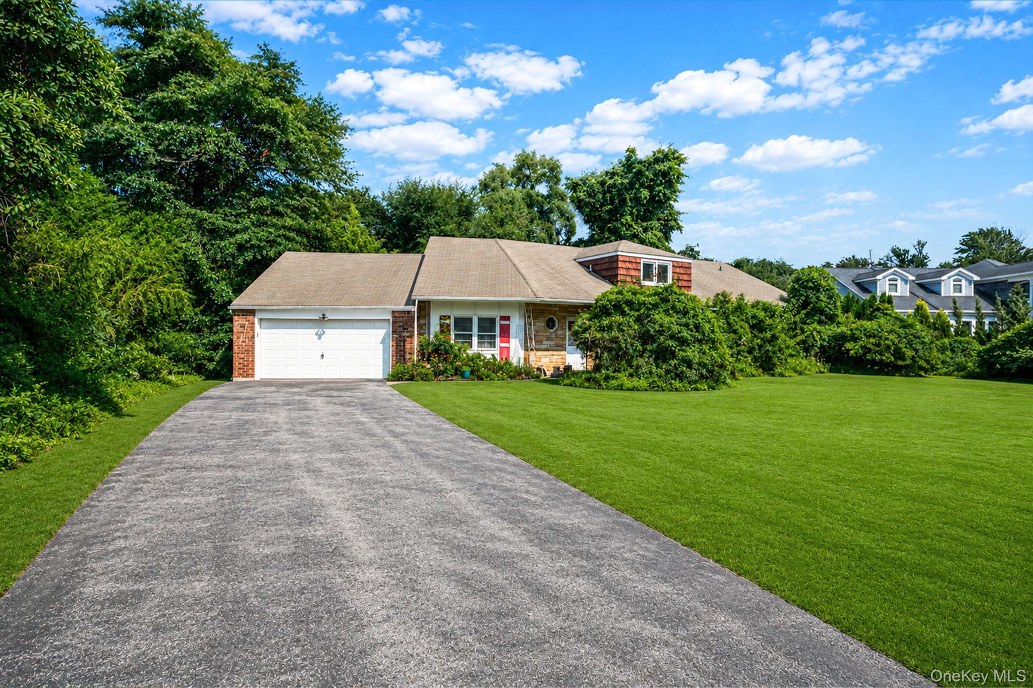 893 Gardiner Drive — photo