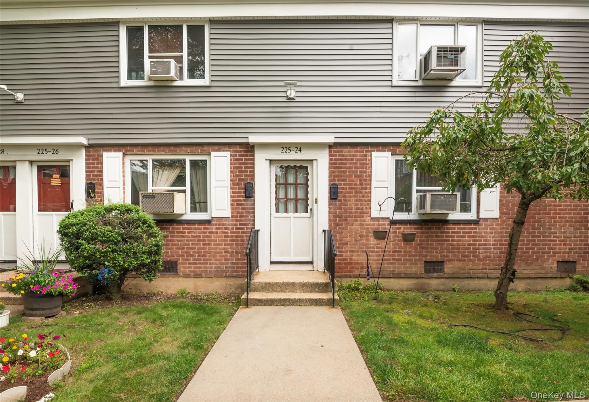 225-24 Manor Road 814 — photo