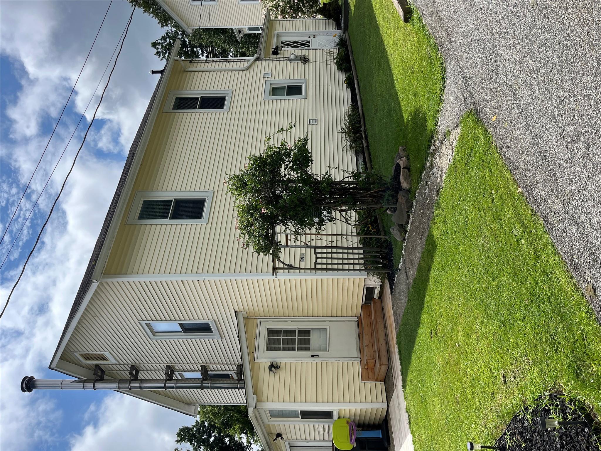 89 N Montgomery Street — photo