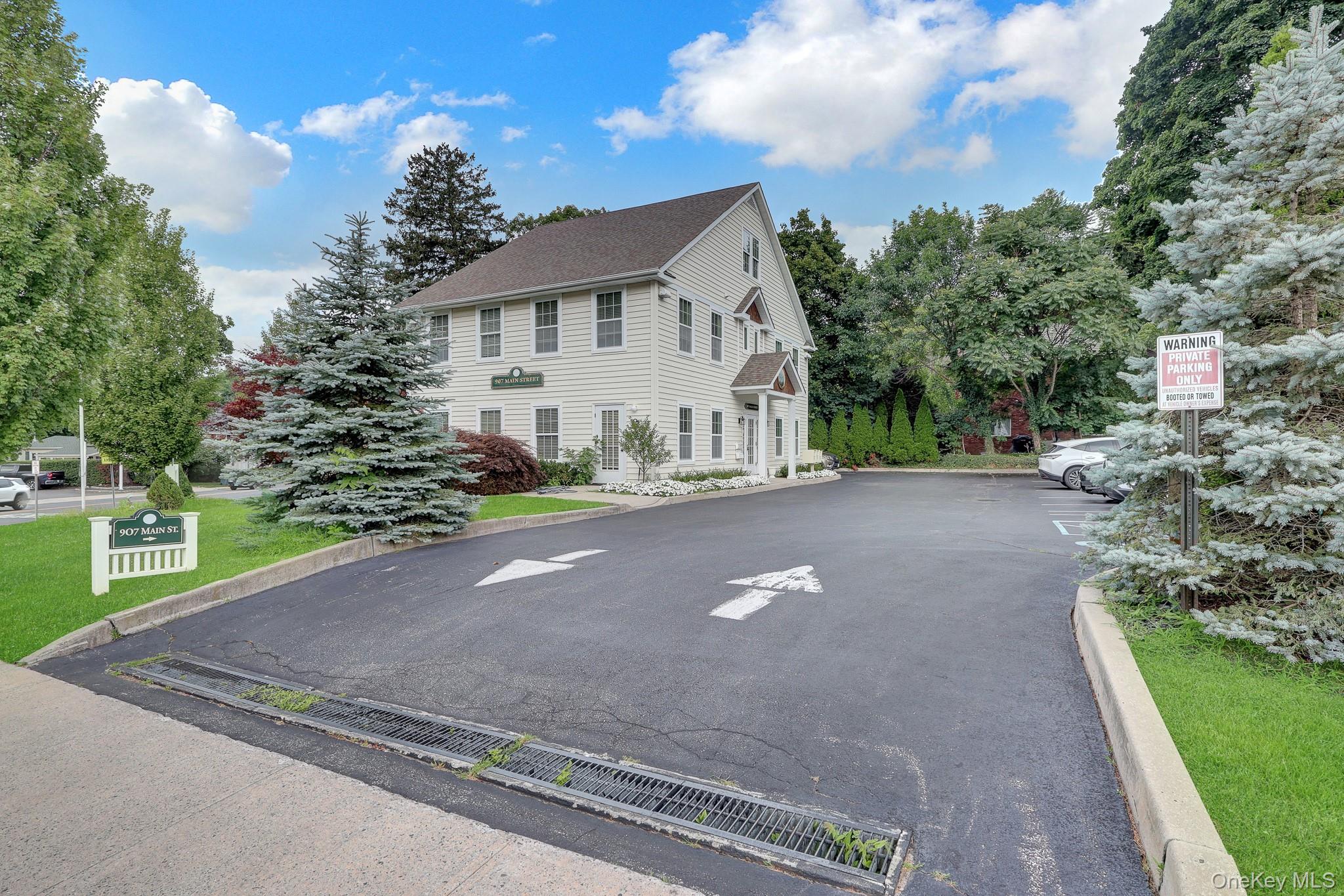 907 Main Street — photo