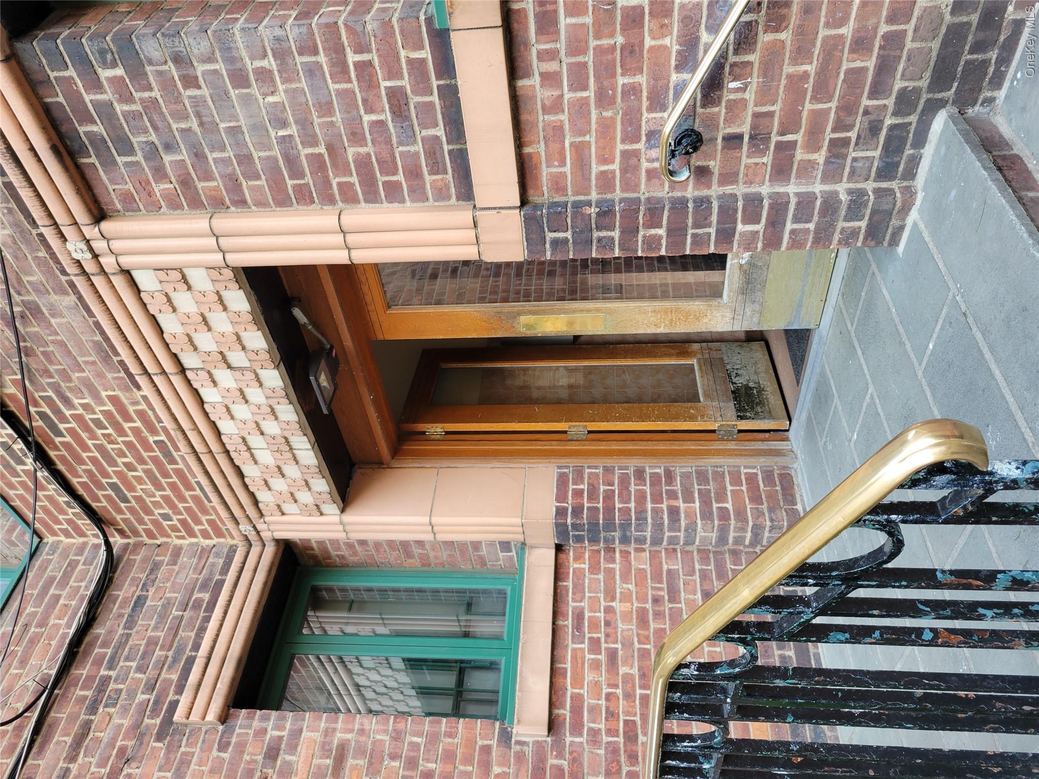 1503 Metropolitan Avenue 2F — photo