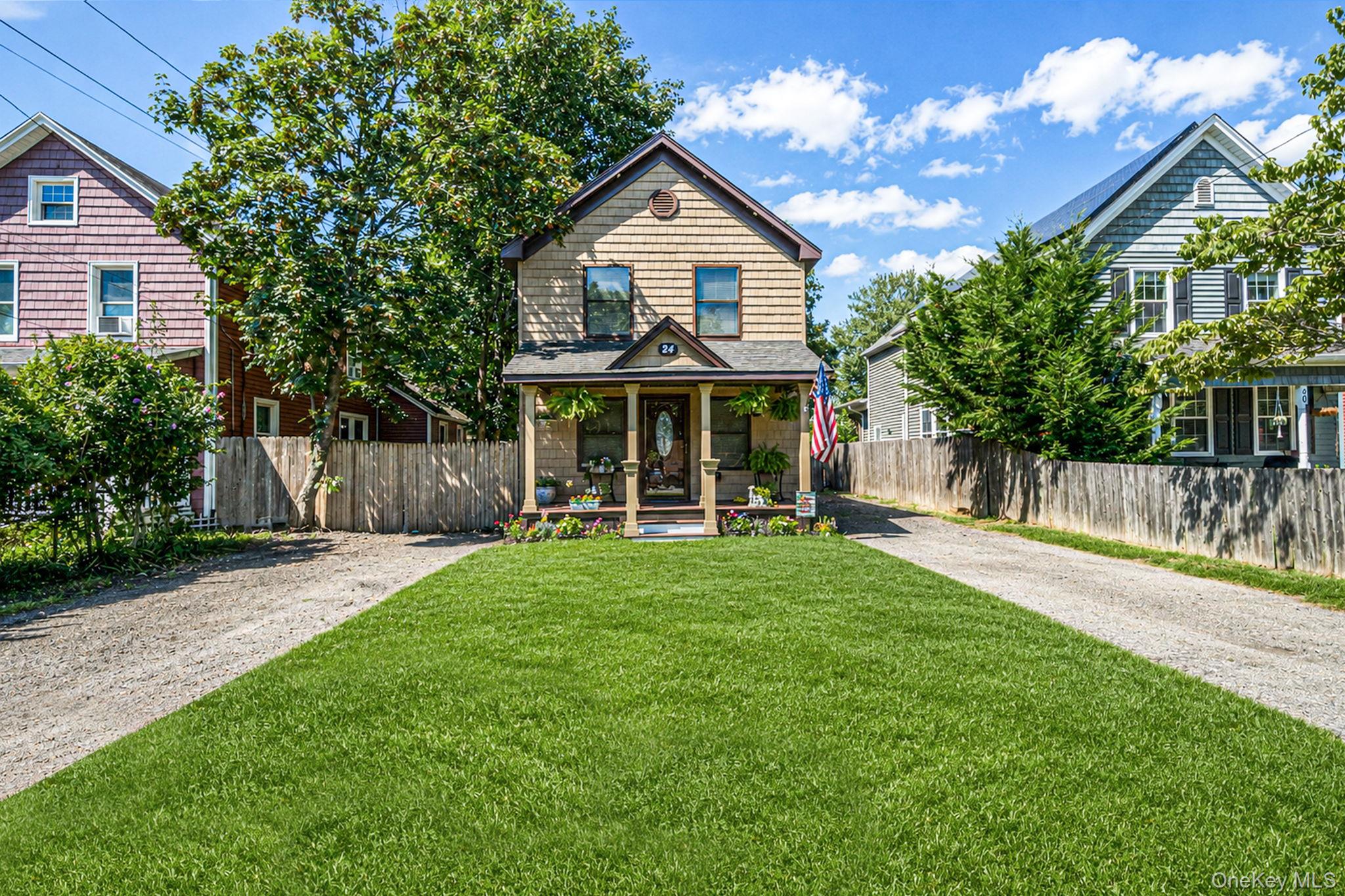 24 Wiggins Avenue, Brookhaven, NY 11772 — photo 2