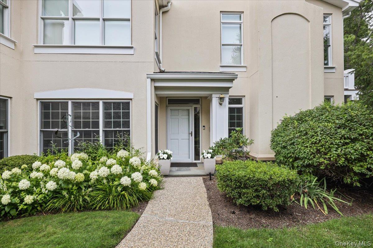 138 Doral Greens Drive W — photo