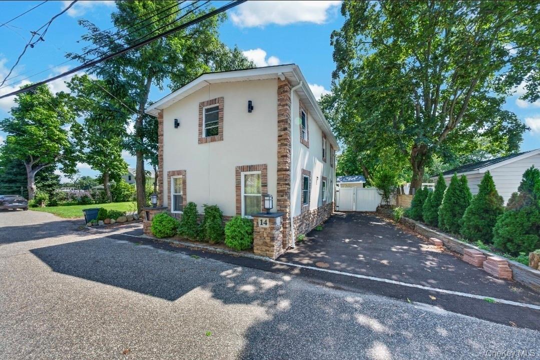 14 Electric Street, Brookhaven, NY 11772 — photo 2