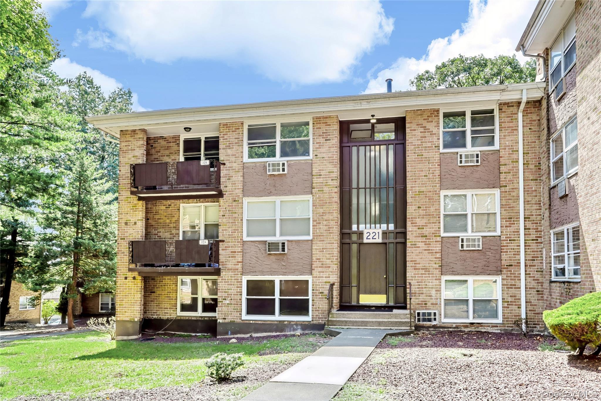 221 Kearsing Parkway E — photo
