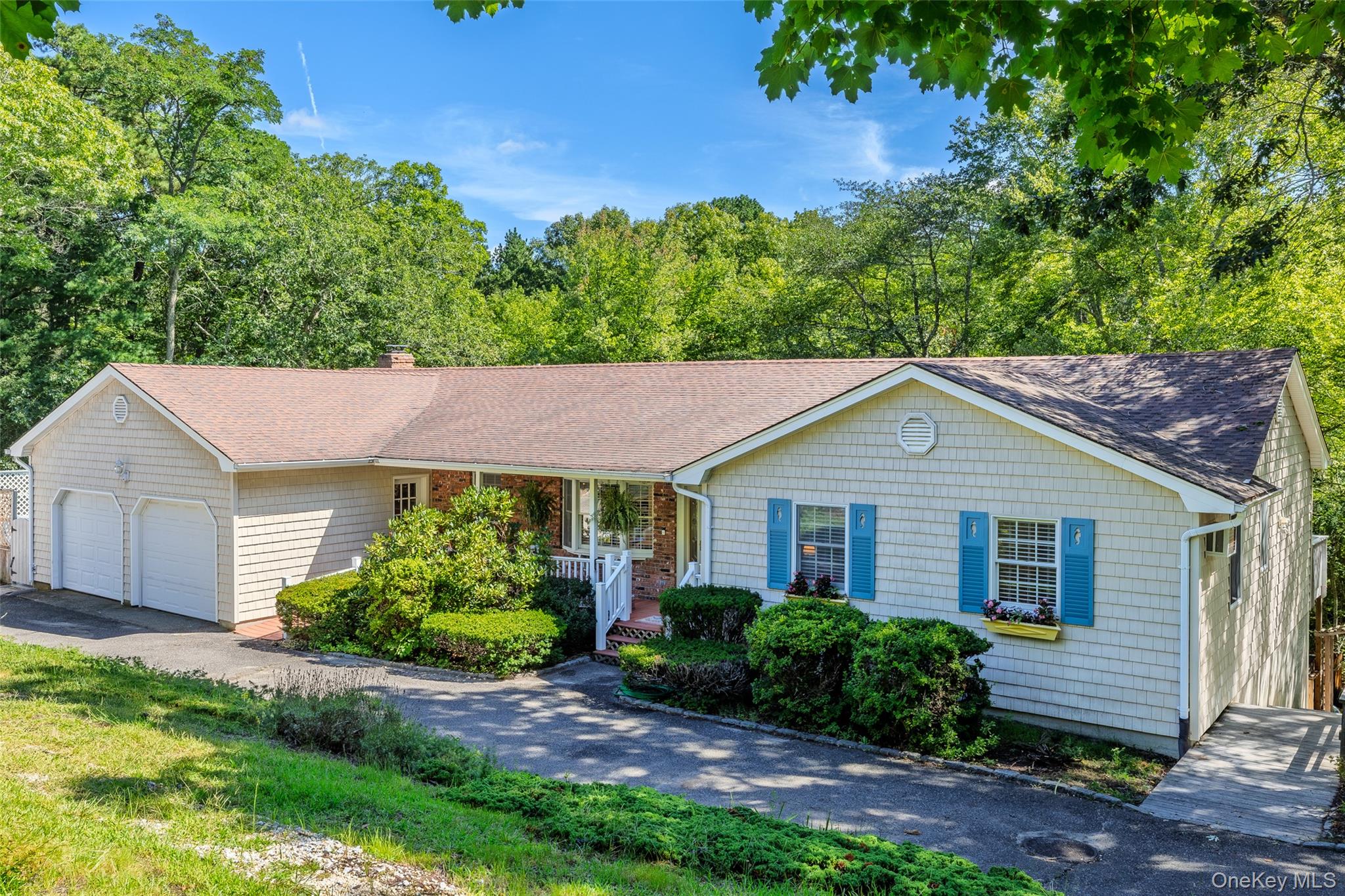 18 Beaver Lane W — photo