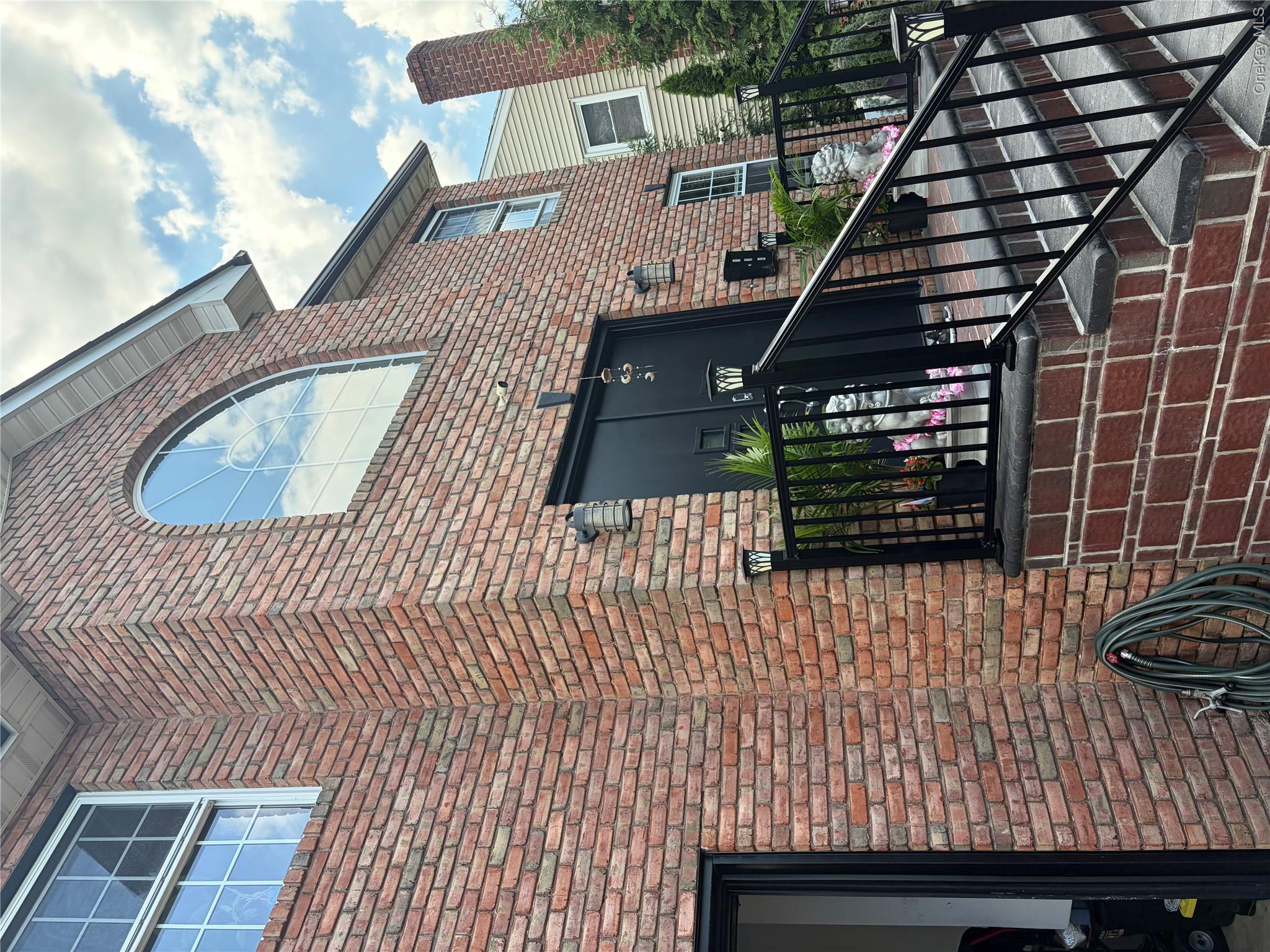 Home in North Hempstead, NY 11040 — photo 2