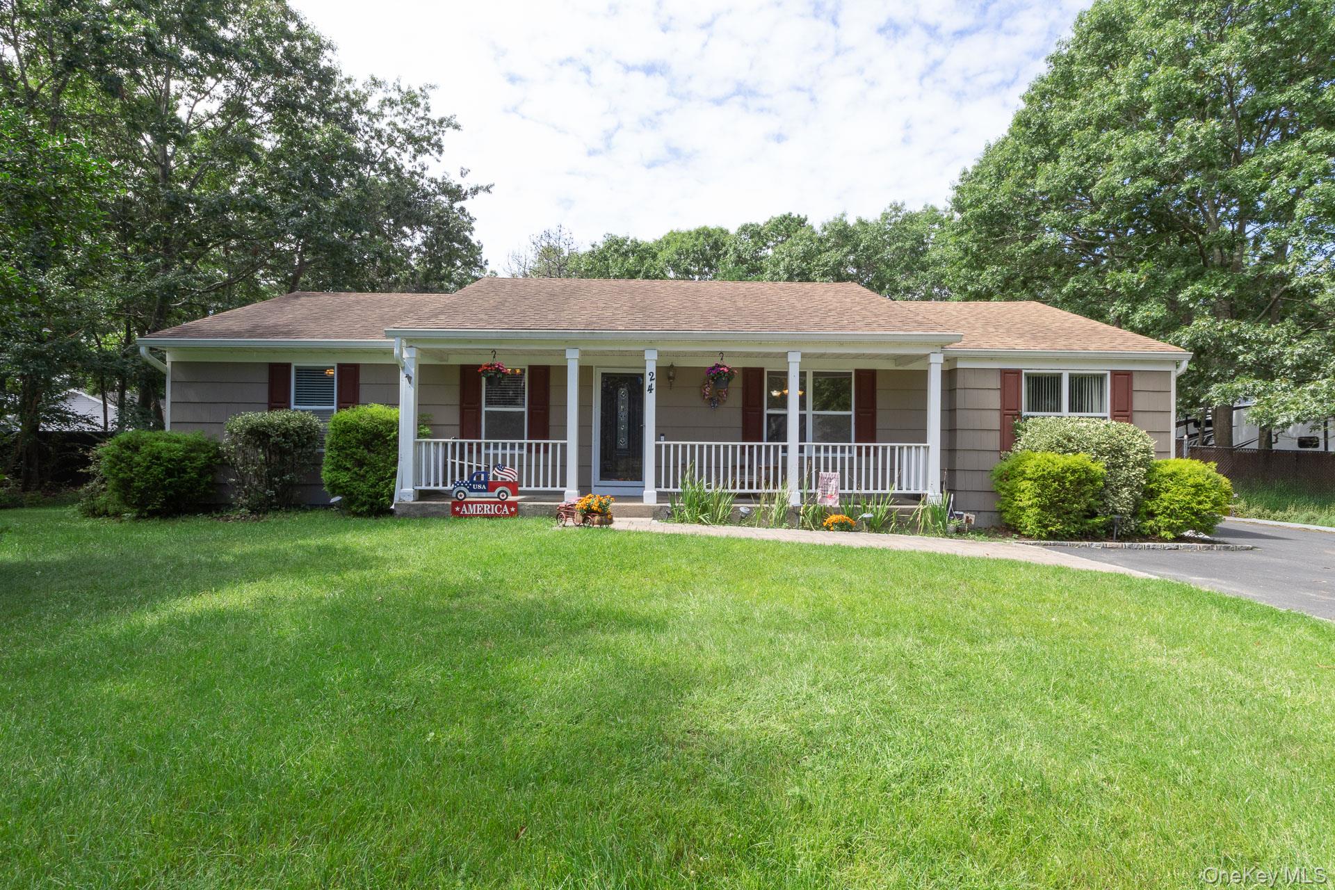24 Evergreen Drive — photo