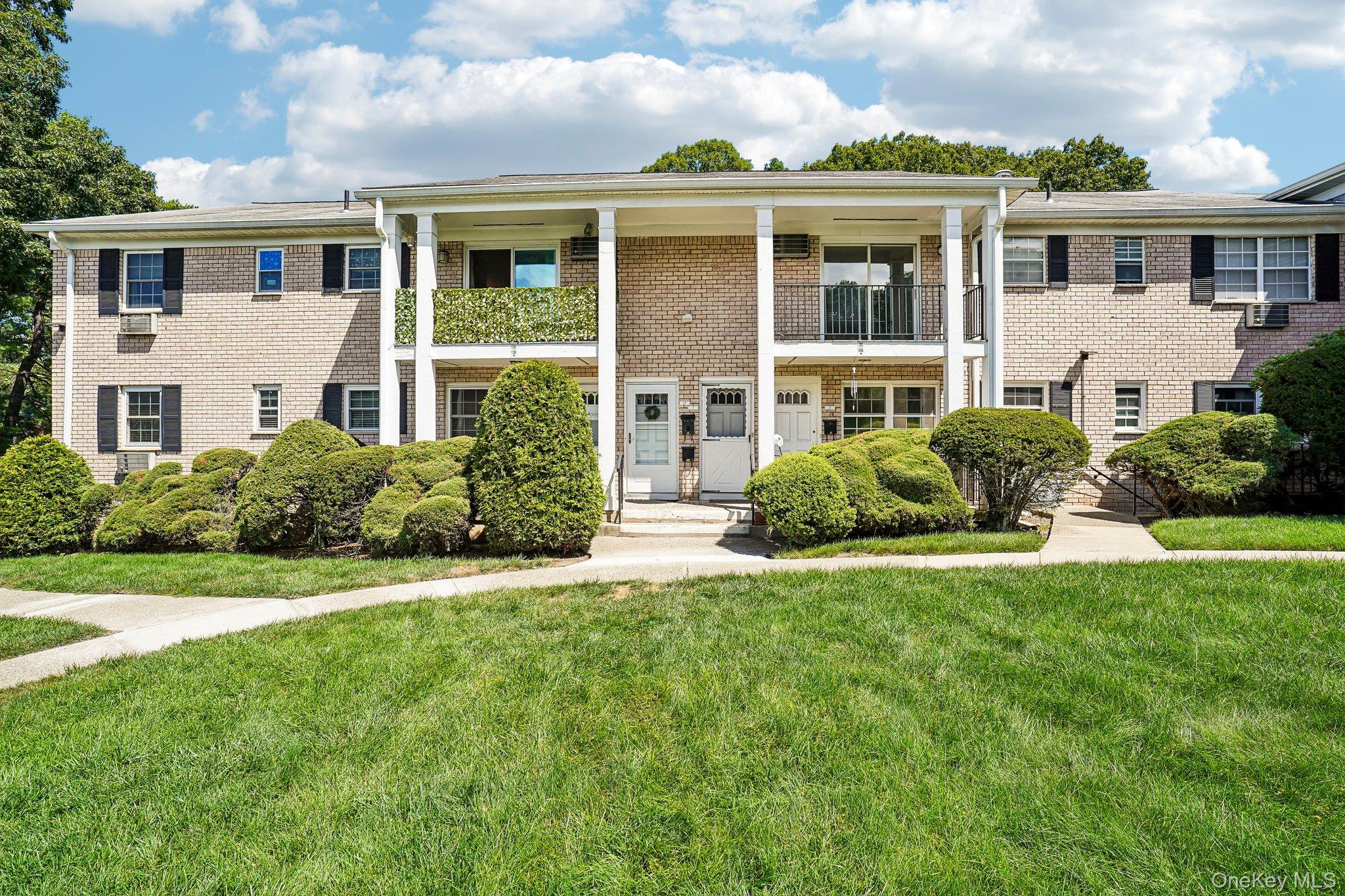 15 Doxbury Lane — photo