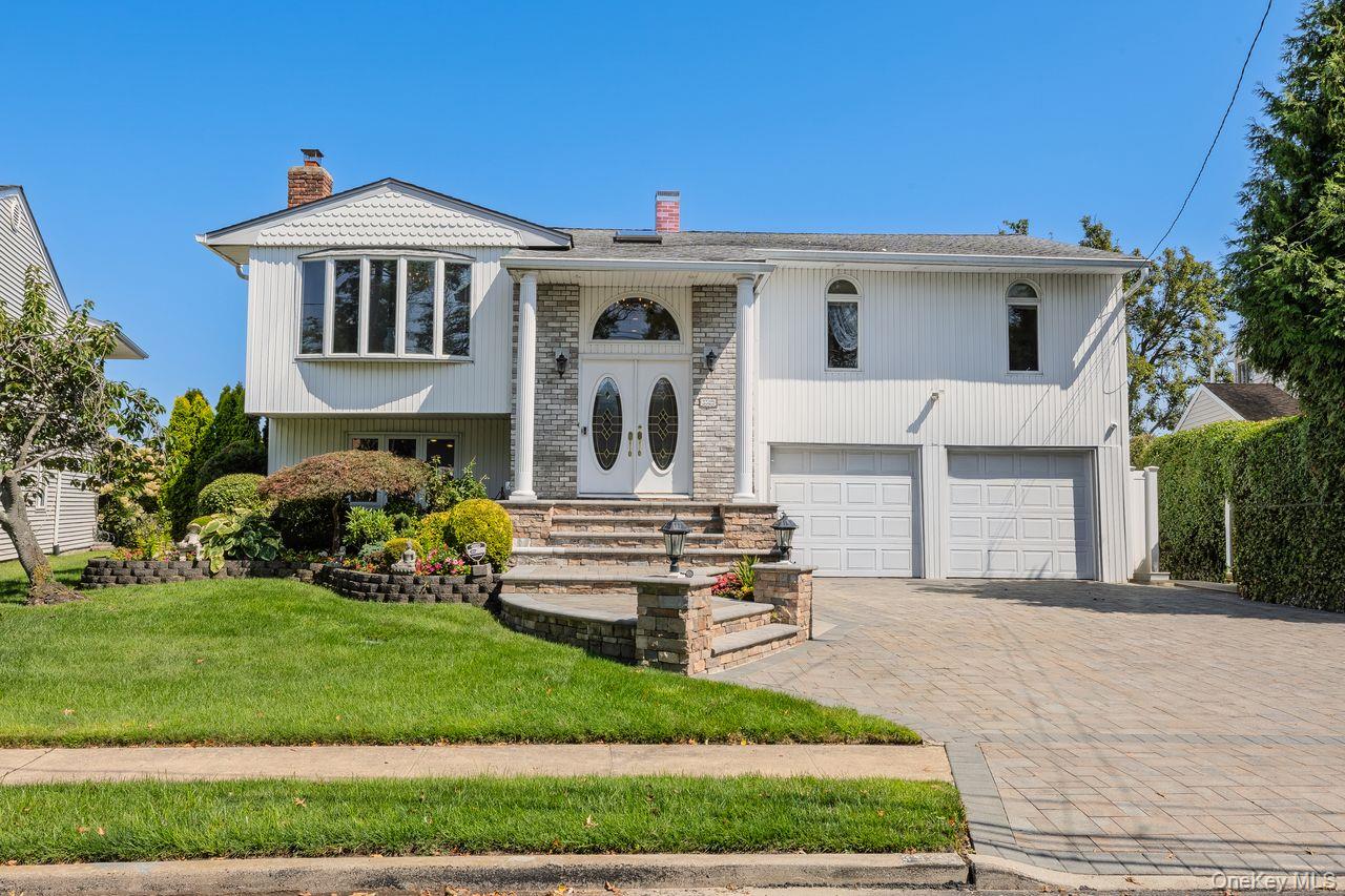 3529 Daniel Crescent — photo