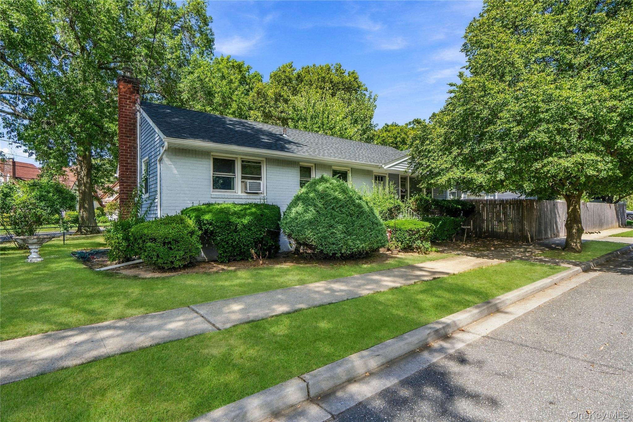 1691 Ivanhoe Drive — photo
