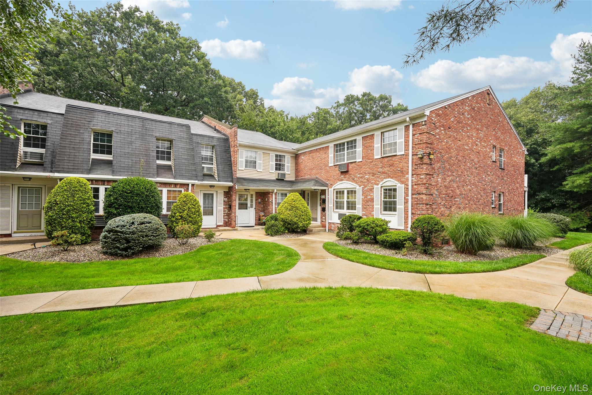 192 Doxbury Lane — photo