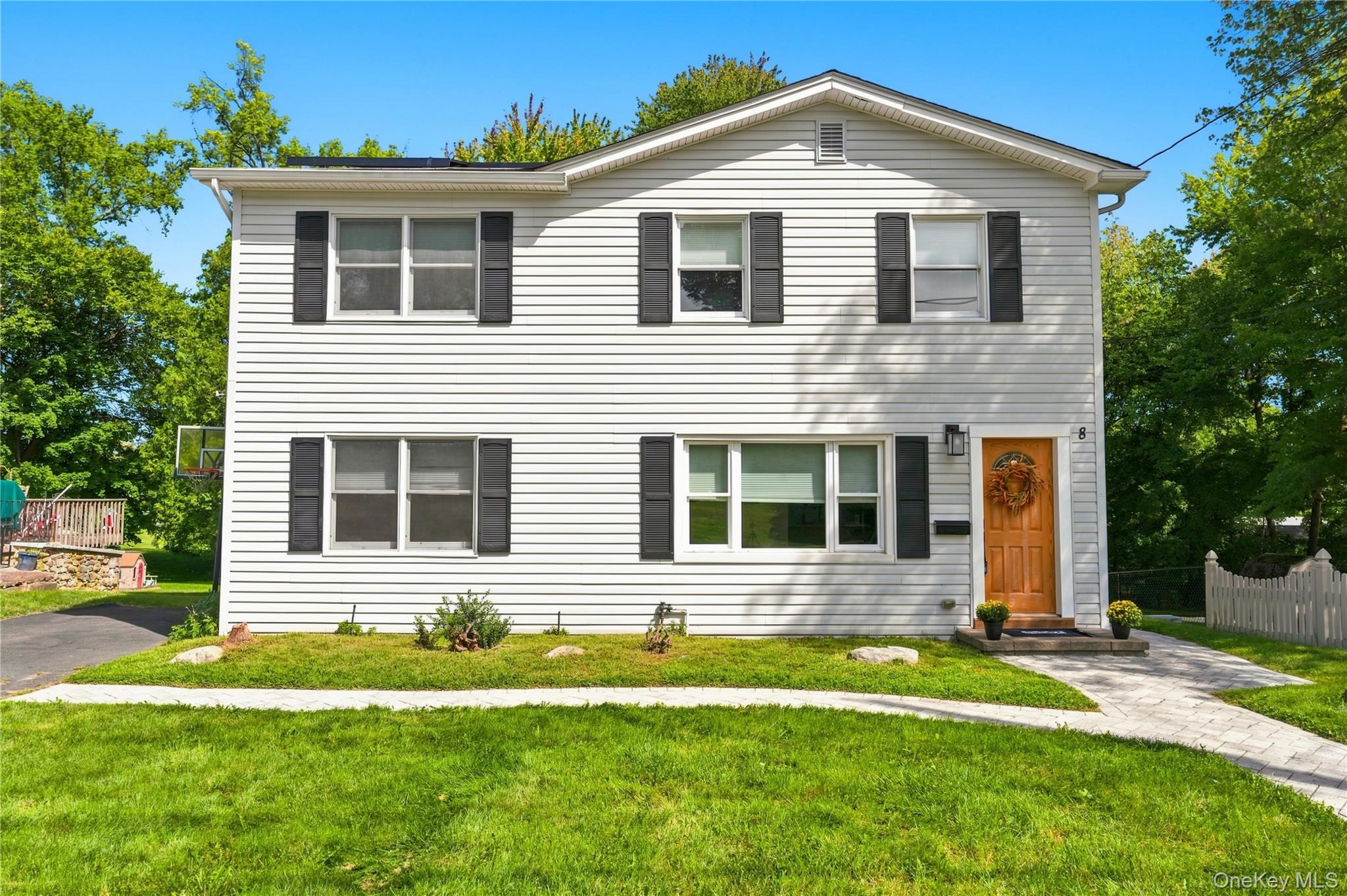 8 Loran Court — photo