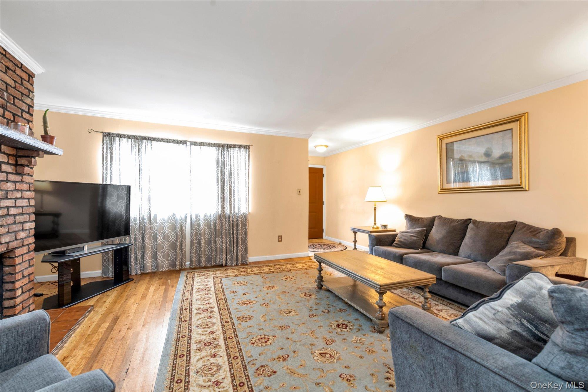 88 E Valley Stream Boulevard 6 — photo