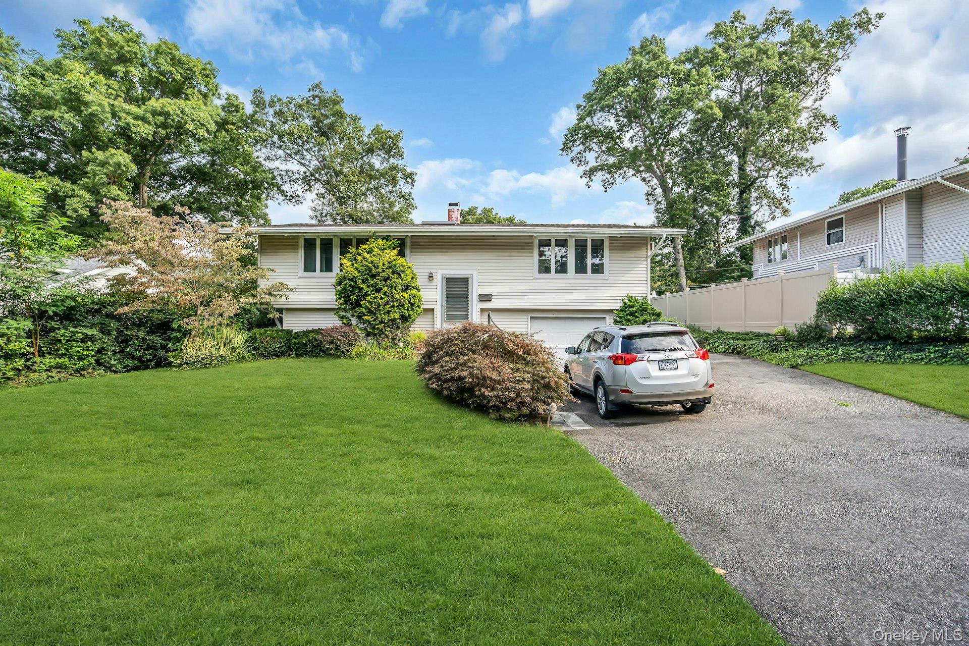23 Redleaf Lane, Smithtown, NY 11725 — photo 2
