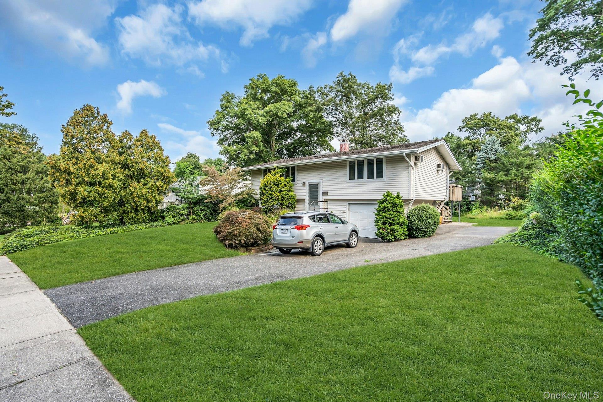 23 Redleaf Lane, Smithtown, NY 11725 — photo 3