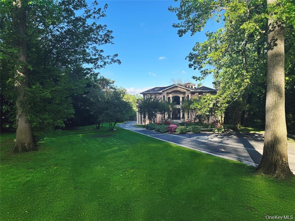 527 Manhasset Woods Road — photo