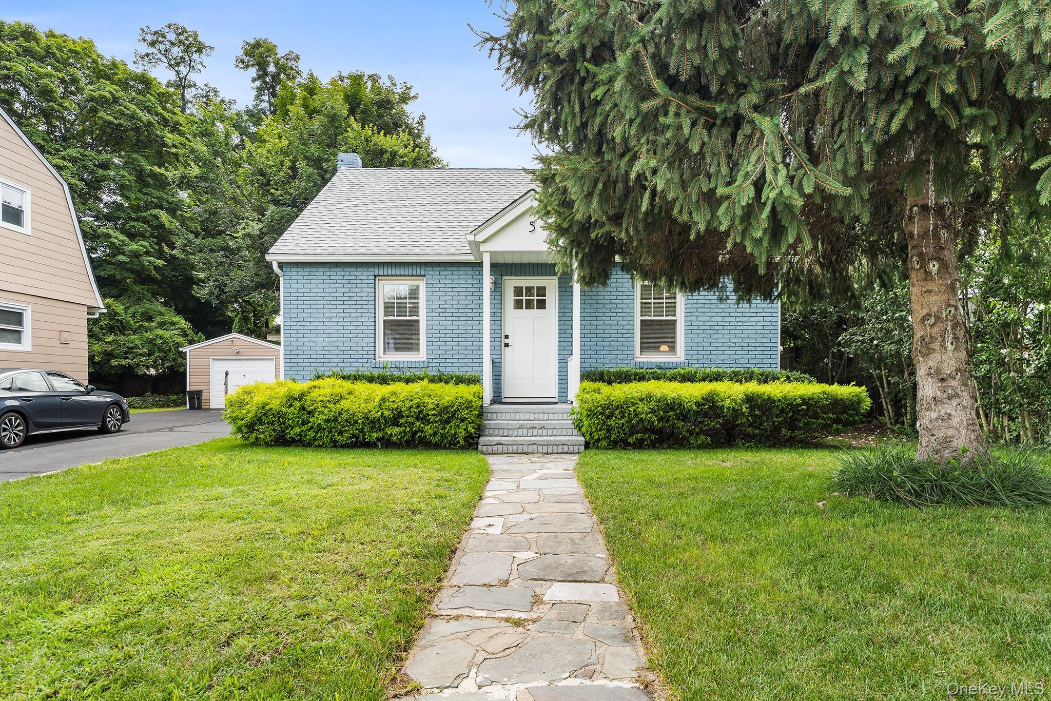 5 W Maple Avenue — photo