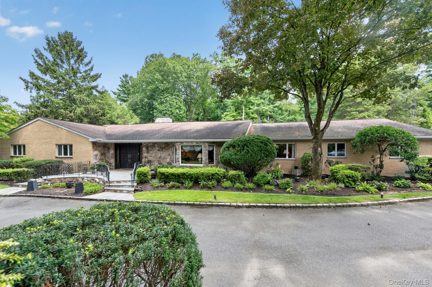 10 Dorchester Drive — photo