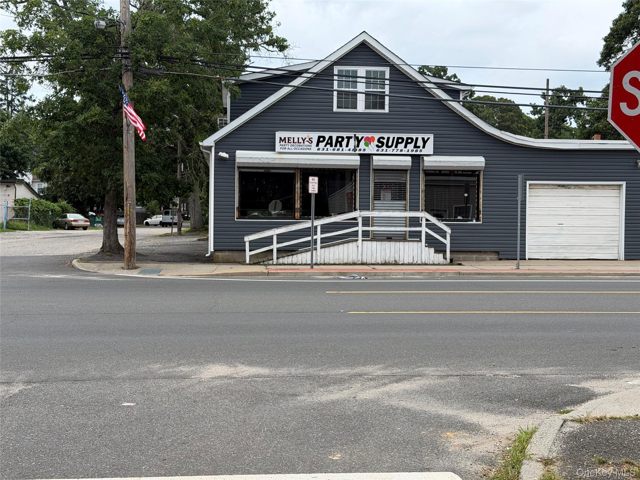 1555 Montauk Highway — photo
