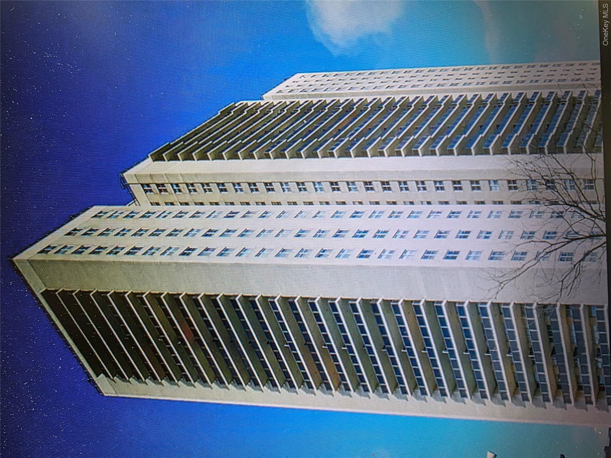 110-11 Queens Boulevard 33a — photo
