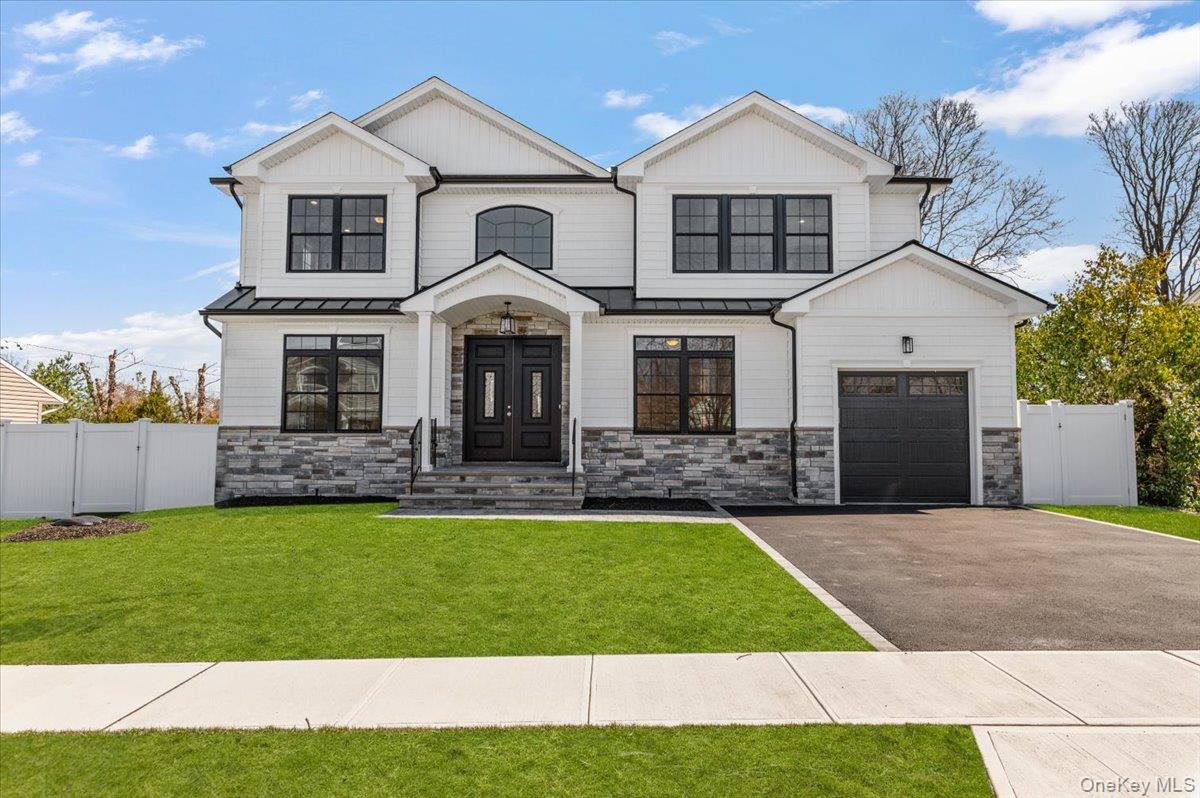 31 Cedar Drive E — photo
