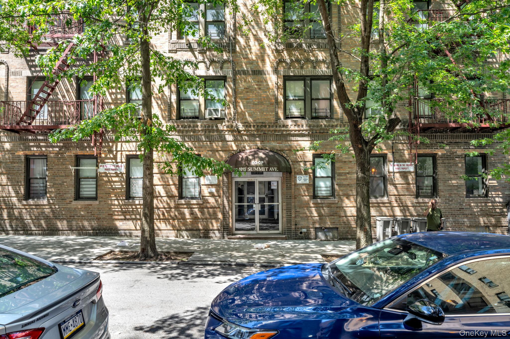 1015 Summit Avenue 1D — photo