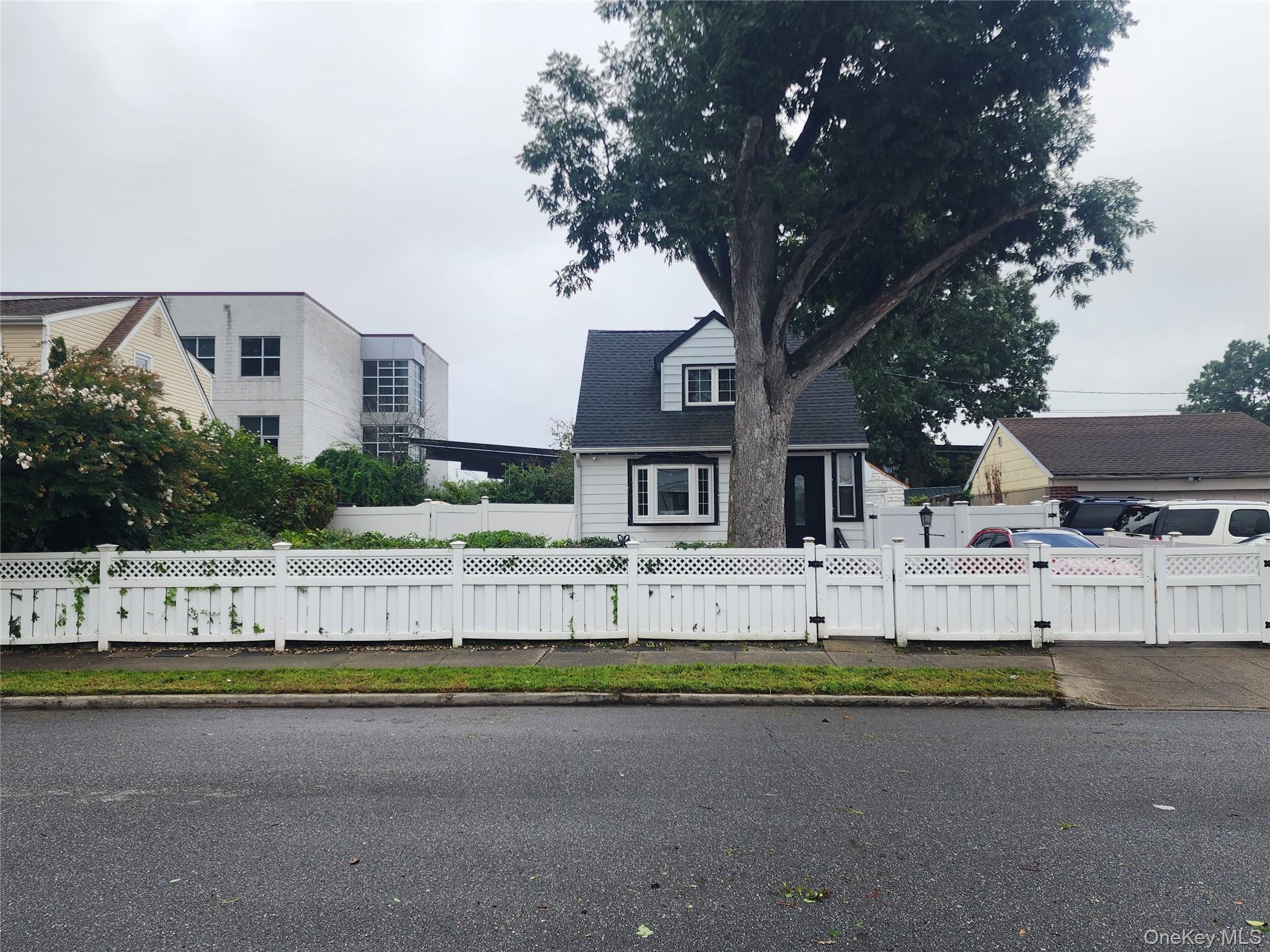 5 Konig Court — photo