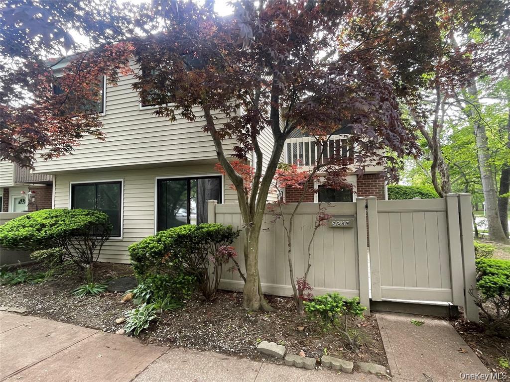 200 Springmeadow Drive M — photo