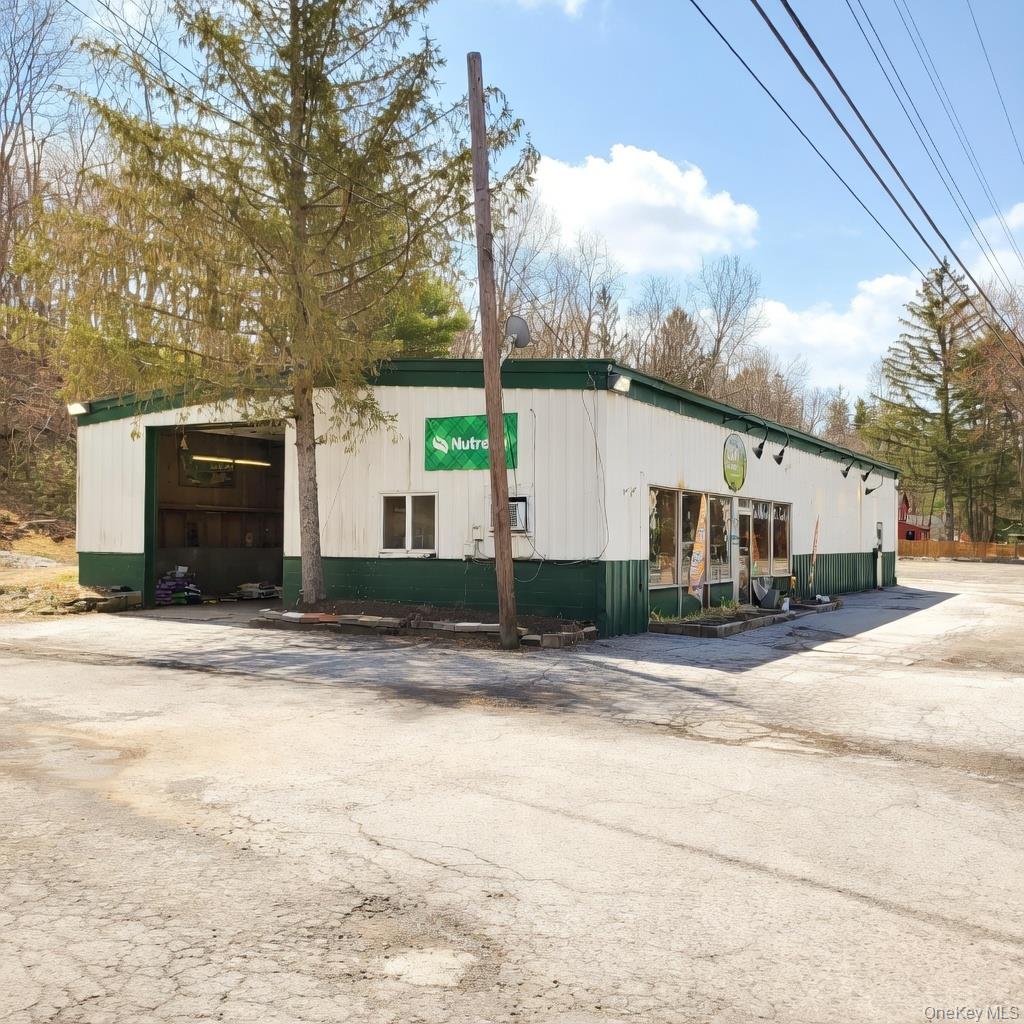 609 Route 208 — photo