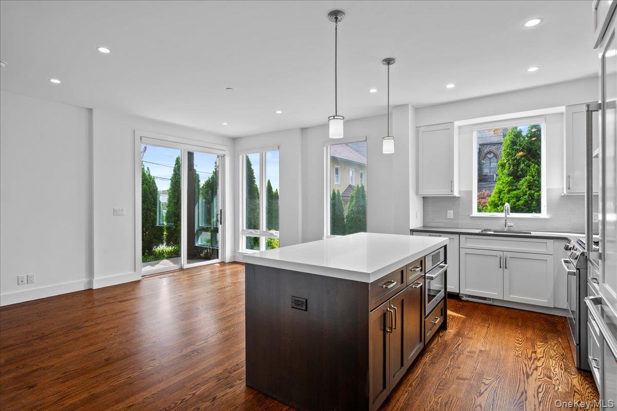 422 E Boston Post Road 101 — photo