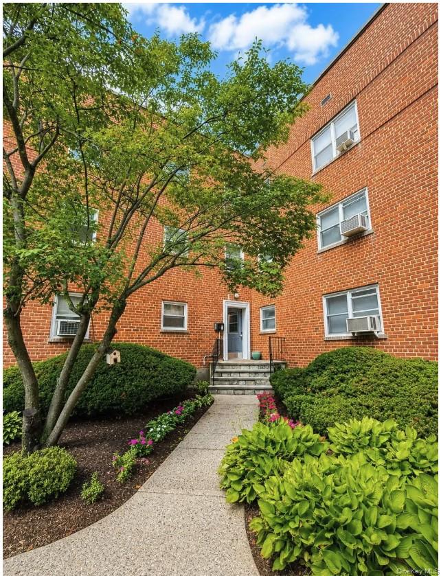 320 S Broadway T4 — photo