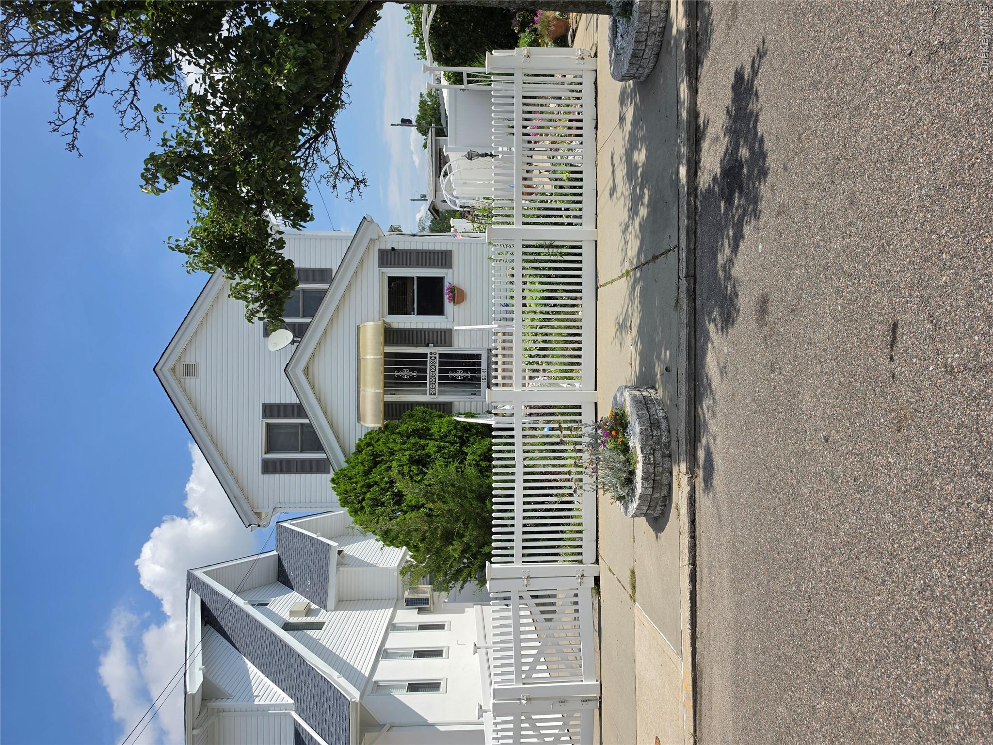 160-41 99th Street — photo