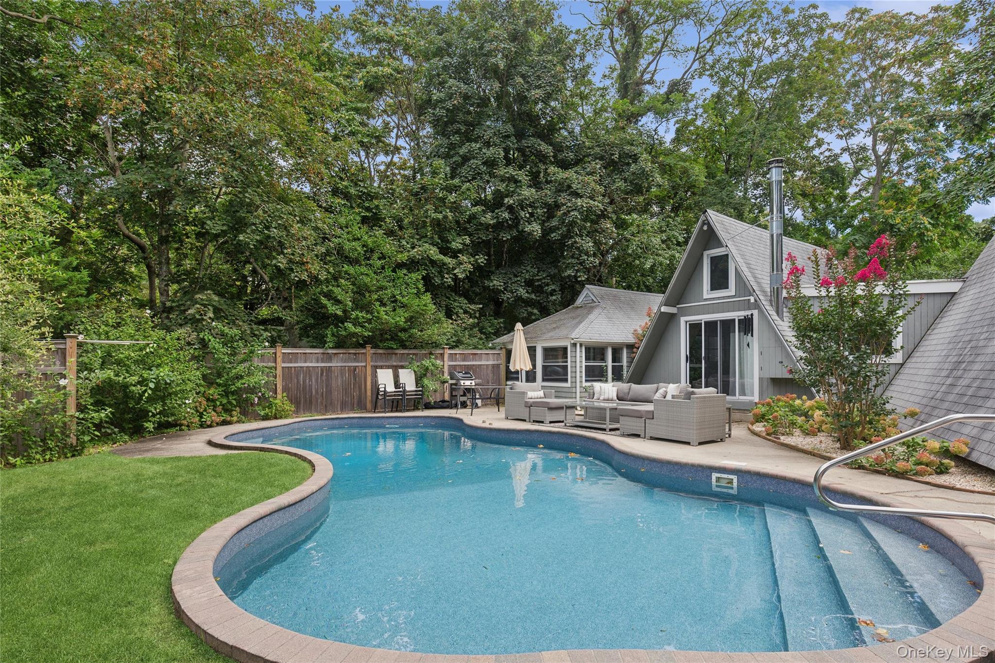 10 Oak Lane — photo