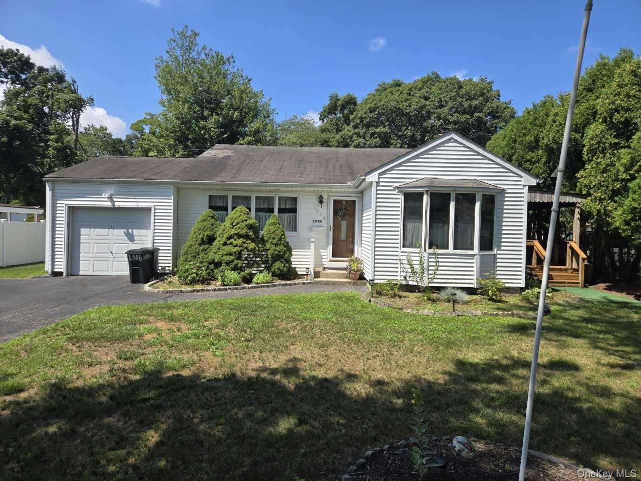 1556 N Gardiner Drive — photo