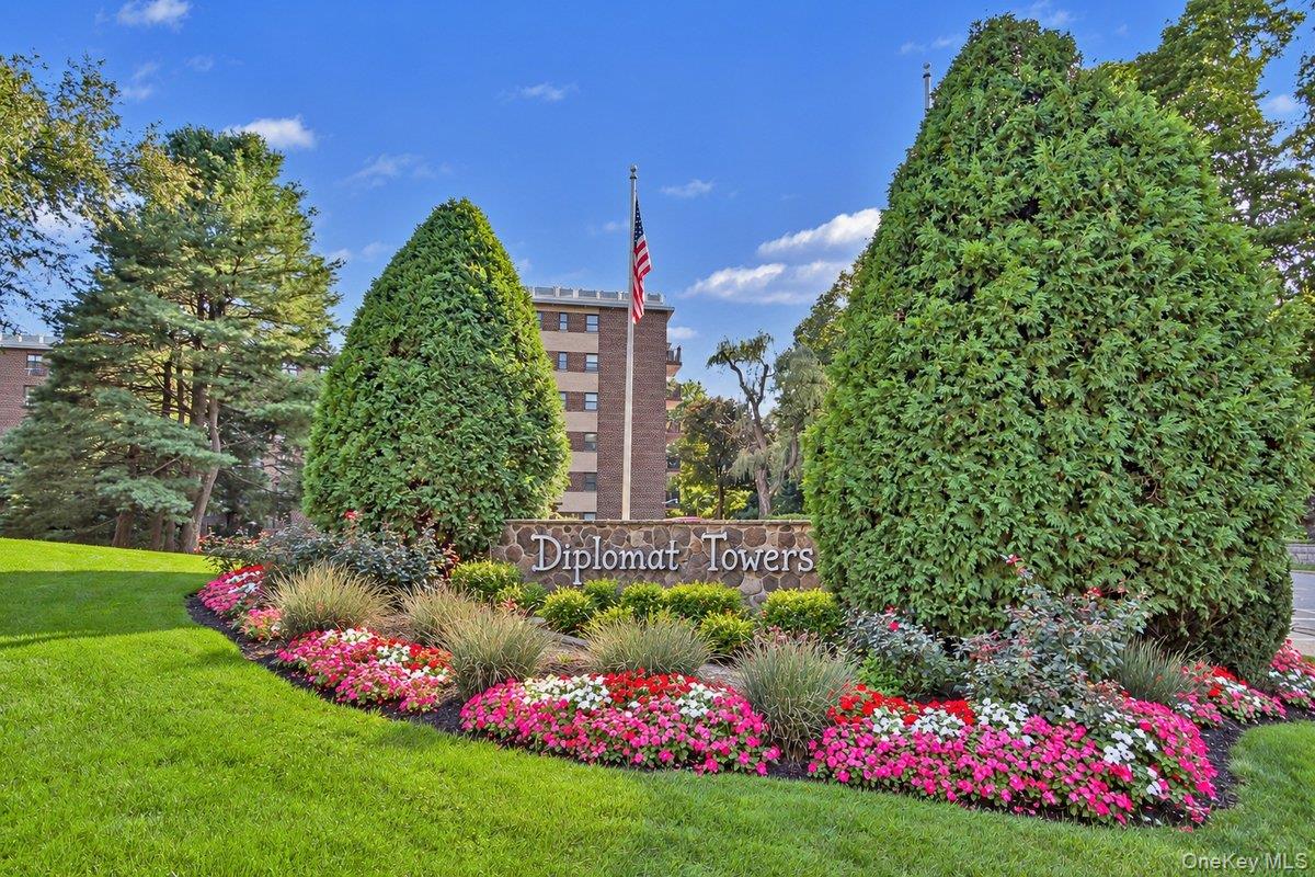 100 Diplomat Drive 6C — photo