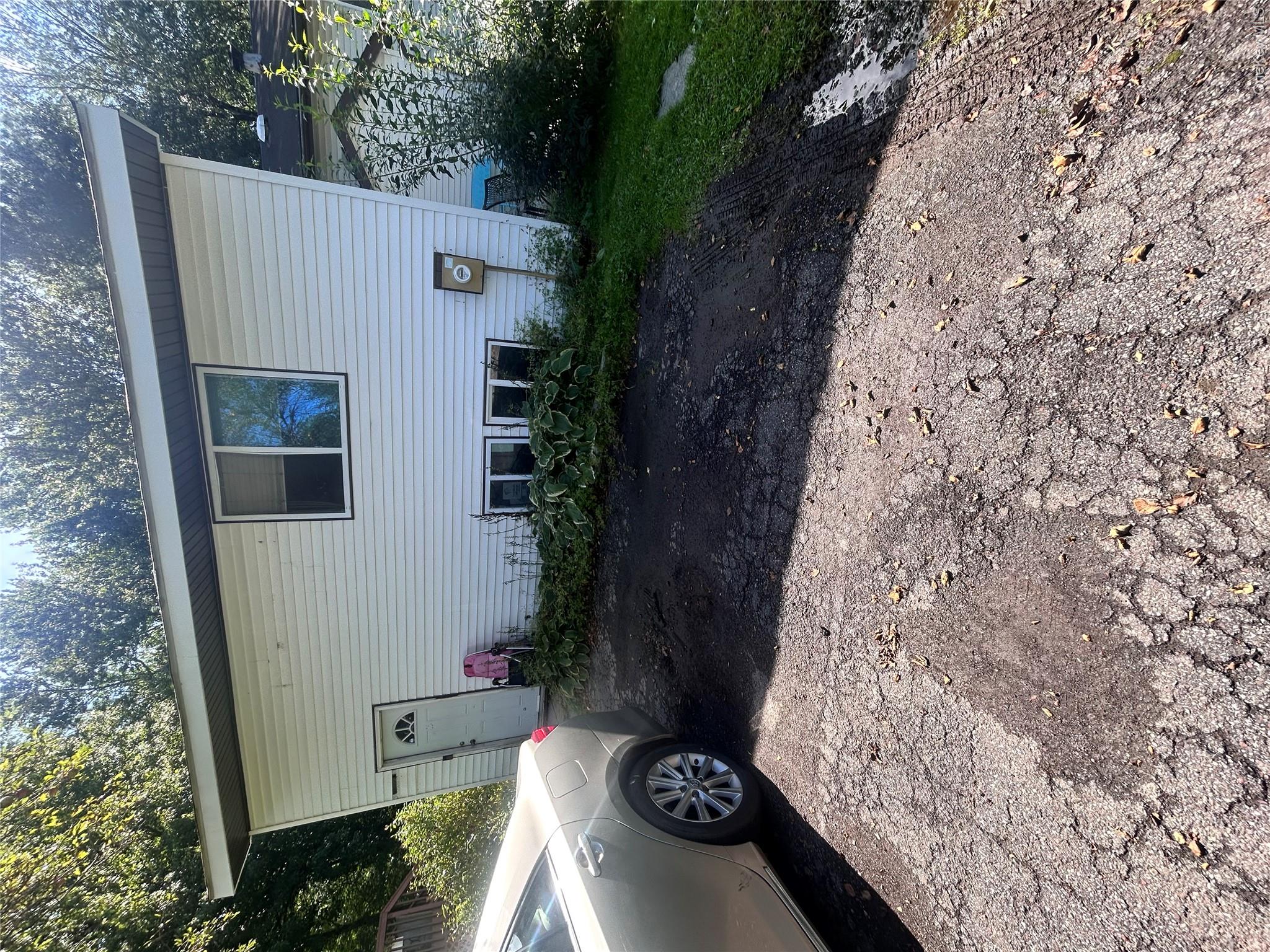 15 Medallion Road — photo