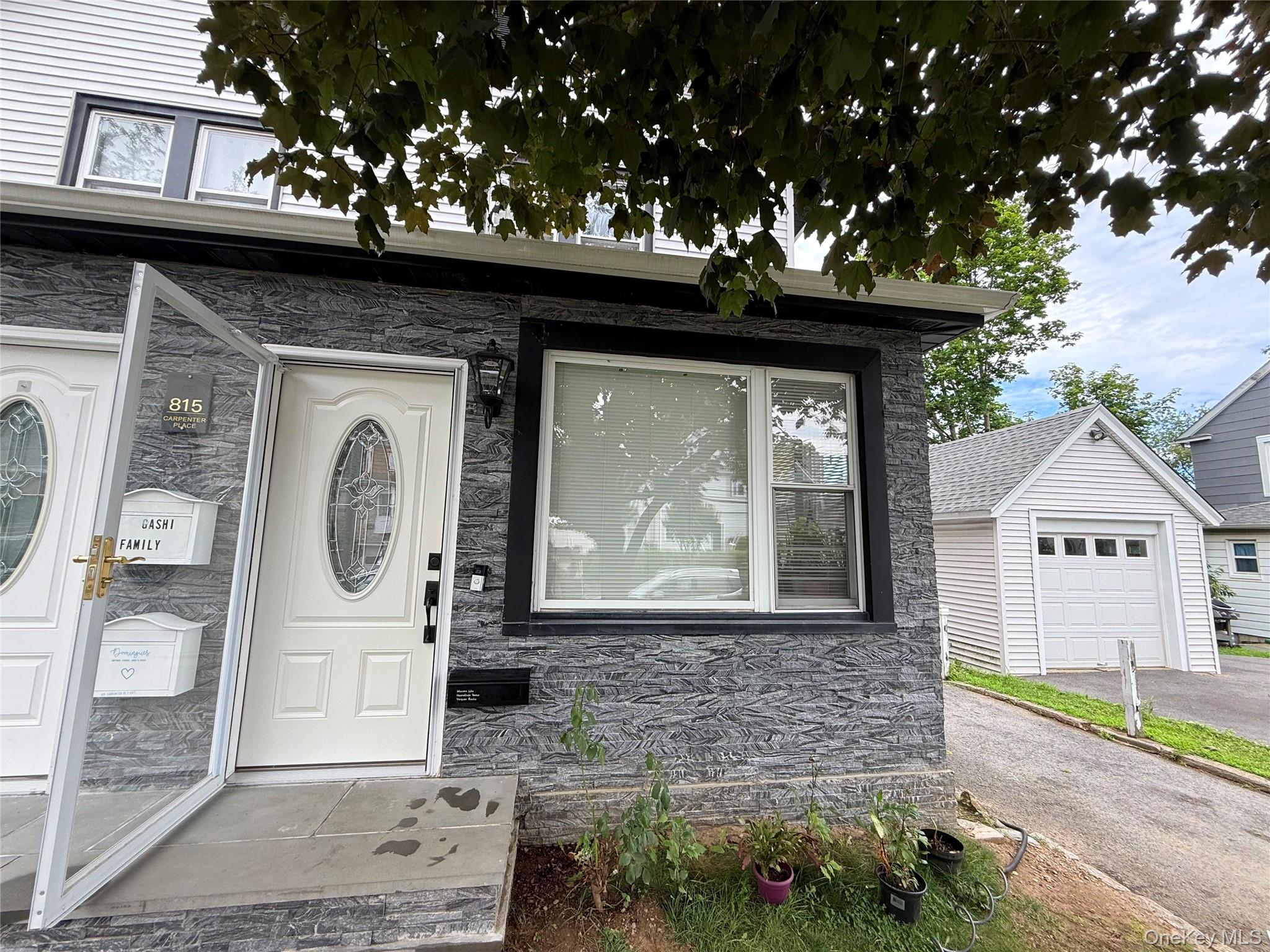815 Carpenter Place — photo