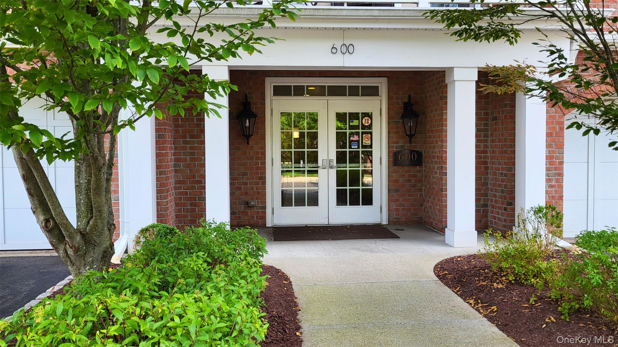 621 Regency Drive — photo